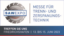 The fact that we are promoting SawExpo is still very young, not even the first mails to the industry are out, but already confirmed what has become apparent in many conversations. In addition to many verbal commitments and some written orders, the first exhibitor is now cracking the 100 square meter mark of exhibition space. During the AMB in Stuttgart, there was a corresponding contract signing between SawExpo GmbH and Bomar.  First come, first served, they say. The sawmill manufacturer from Brno thus secures a large area in the centre of the exhibition.  Welcome to our fair!
